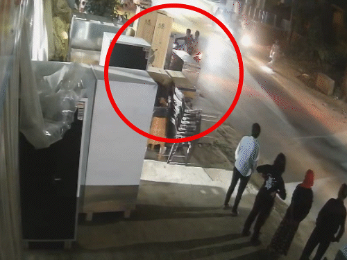 कार की टक्कर से 20 फीट हवा में उछला सिपाही:100 की स्पीड में दुकान में घुसी, मैनपुरी में झगड़े की सूचना पर पहुंची थी पुलिस