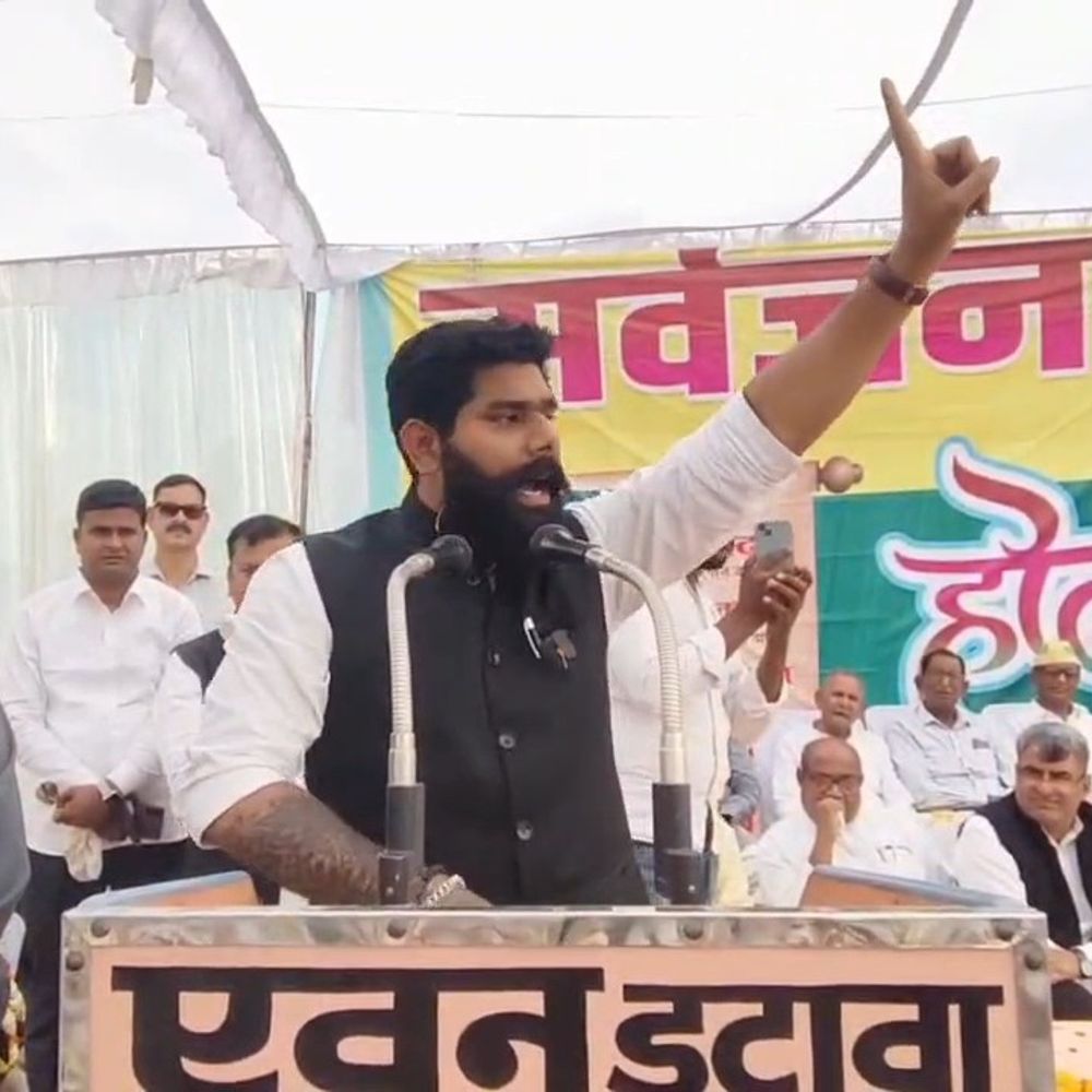 इटावा में गगन यादव ने सपा पर साधा निशाना:जेल में रहने का किया जिक्र, सभा में अखिलेश-मुलायम का नारा लगाने वाले युवक को पीटा