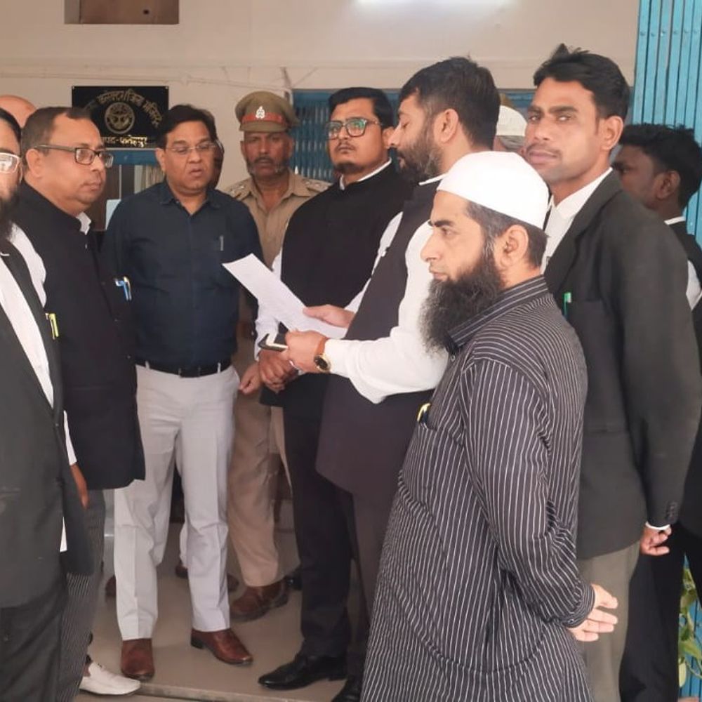 भाजपा के पूर्व जिलाध्यक्ष पर भड़काऊ भाषण देने का आरोप:फतेहपुर में डीएम को ज्ञापन सौंपा, कार्रवाई की मांग