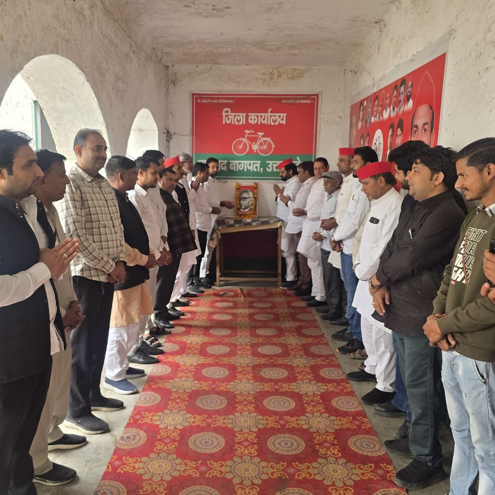 सपाइयों ने डॉ. लोहिया,भगत सिंह, राजगुरु, सुखदेव को दी श्रद्धांजलि:जयंती और शहीद दिवस पर बागपत में कार्यक्रम आयोजित