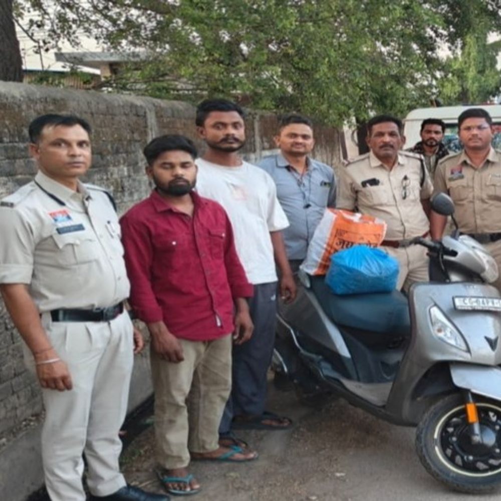 रायपुर में स्कूटी से गांजा की तस्करी:  ओडिशा से रायपुर लेकर पहुंचे आरोपी, पुलिस ने घेराबंदी करके पकड़ा – Raipur News