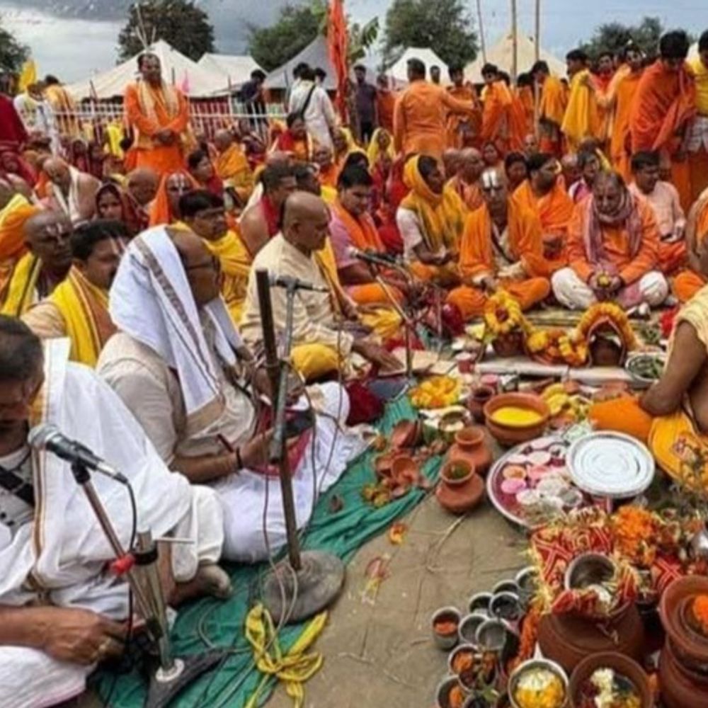 अयोध्या में लक्ष्मी नारायण महायज्ञ:5000 यजमानों ने दी सामूहिक आहुति, राजघाट बना आस्था का केंद्र