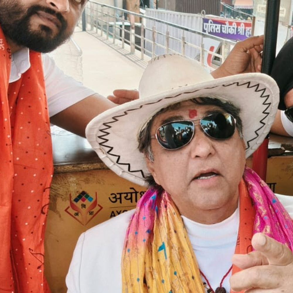 महाभारत सारियल के भीष्म, एक्टर मुकेश खन्ना अयोध्या पहुंचे:‘जय हिंद हस्ताक्षर अभियान’ की शुरुआत की, बोले- शहीदों के नाम चौक-चौराहे हों