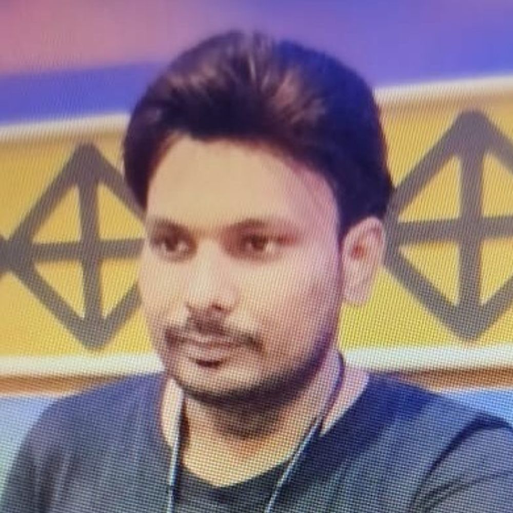 रोडवेज बस ने बाइक सवार 2 दोस्तों को कुचला:मुरादाबाद में फव्वारा चौक के पास हुए हादसे में एक युवक की मौत,दूसरे की हालत गंभीर