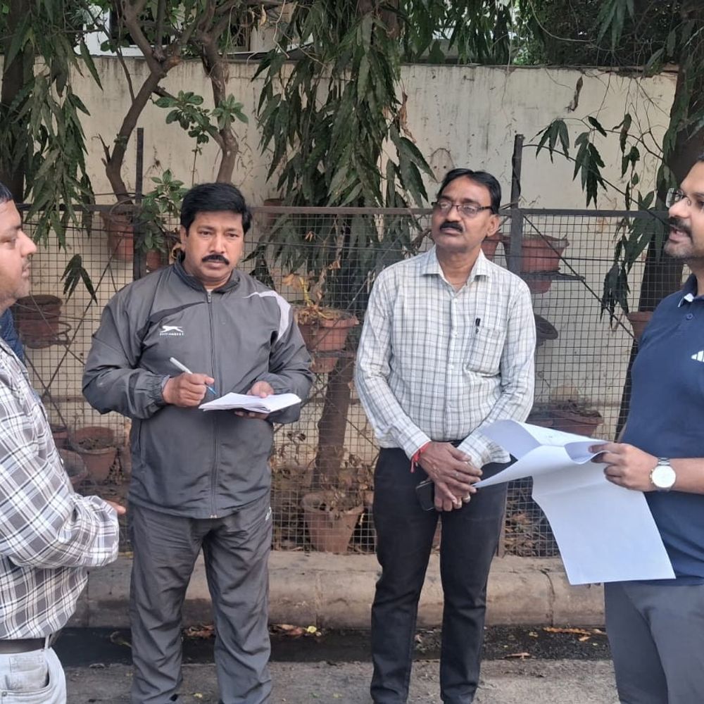 नगर आयुक्त को वार्ड 61 में 46 सफाई-कर्मचारी मिले अनुपस्थित:सफाई पर्यवेक्षक का वेतन रोका, जोनल स्वच्छता अधिकारी मुख्यालय अटैच