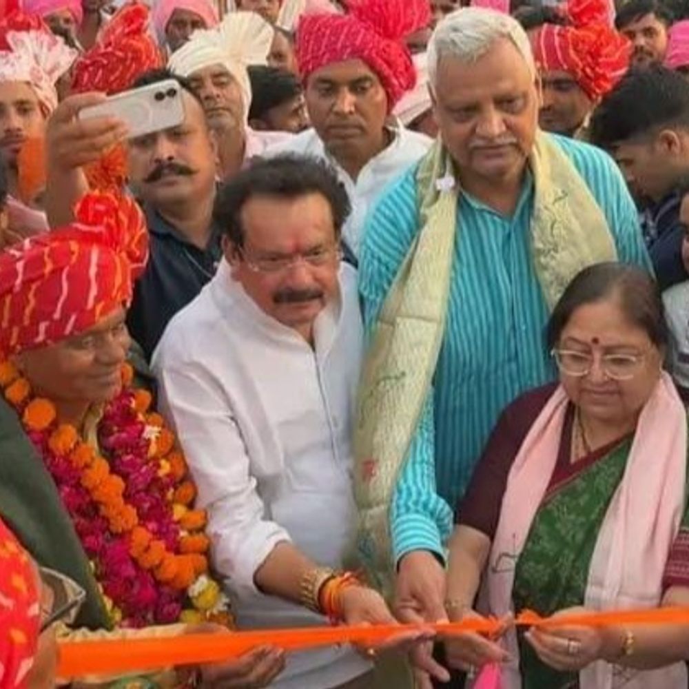 आगरा में यमुना घाट पर बने पांटून पुल शुरू:75 लाख रुपये की लागत से तैयार, केंद्रीय और कैबिनेट मंत्री ने उद्घाटन किया