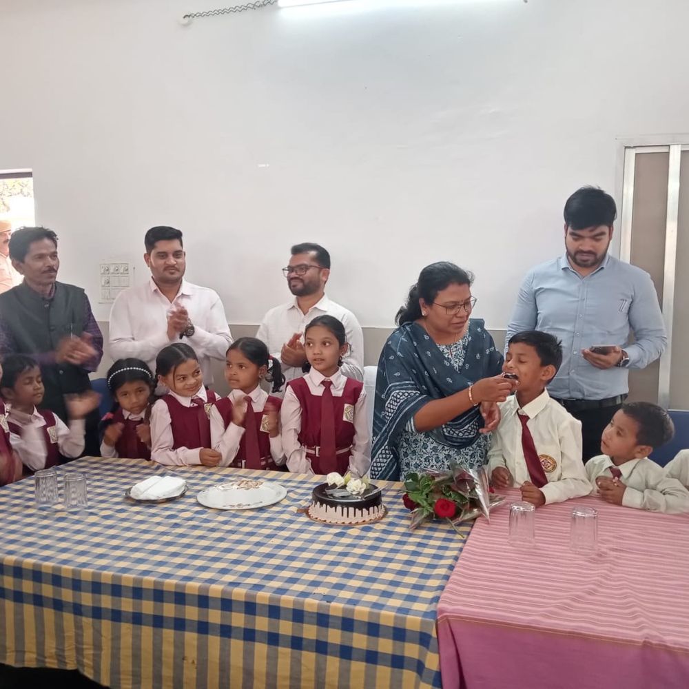 कलेक्टर ने बैगा बच्चों संग मनाया जन्मदिन:  गौरेला-पेंड्रा-मरवाही में छात्रों से उनकी पढ़ाई, दिनचर्या और भविष्य की योजनाओं पर चर्चा की – Gaurela News