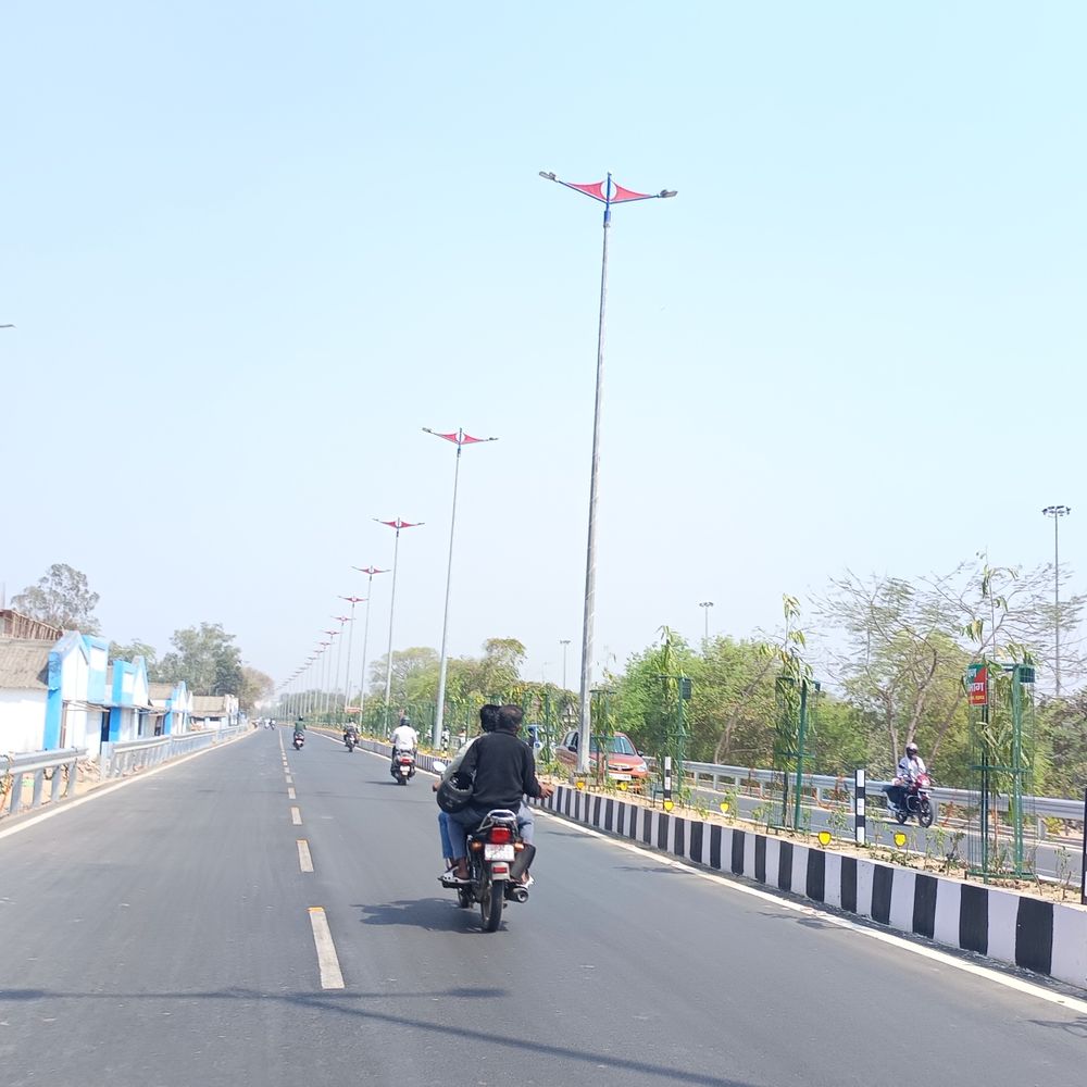 लखनऊ में सुबह से मौसम साफ:अब 7 डिग्री तक बढ़ेगा पारा, 29 मार्च से होगी बारिश