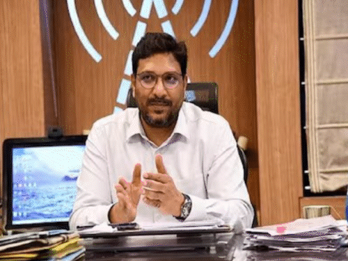 'IAS संजीव हंस ने 1 करोड़ की रिश्वत ली':CBI ने केस दर्ज किया, कहा- हवाला के जरिए मंगवाए पैसे; गैंगरेप का भी लग चुका है आरोप