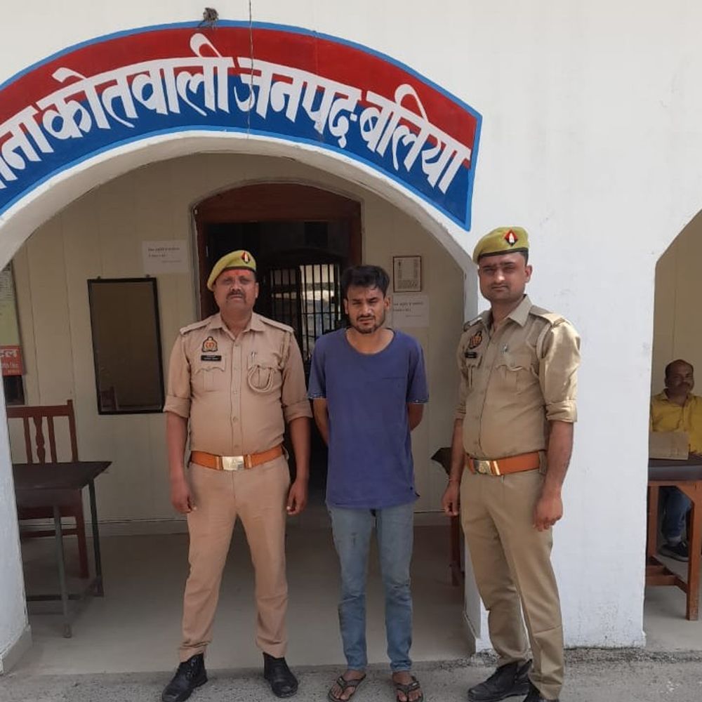 बलिया में हत्या के प्रयास का आरोपी गिरफ्तार:पुलिस ने युवक के पास से चाकू बरामद किया