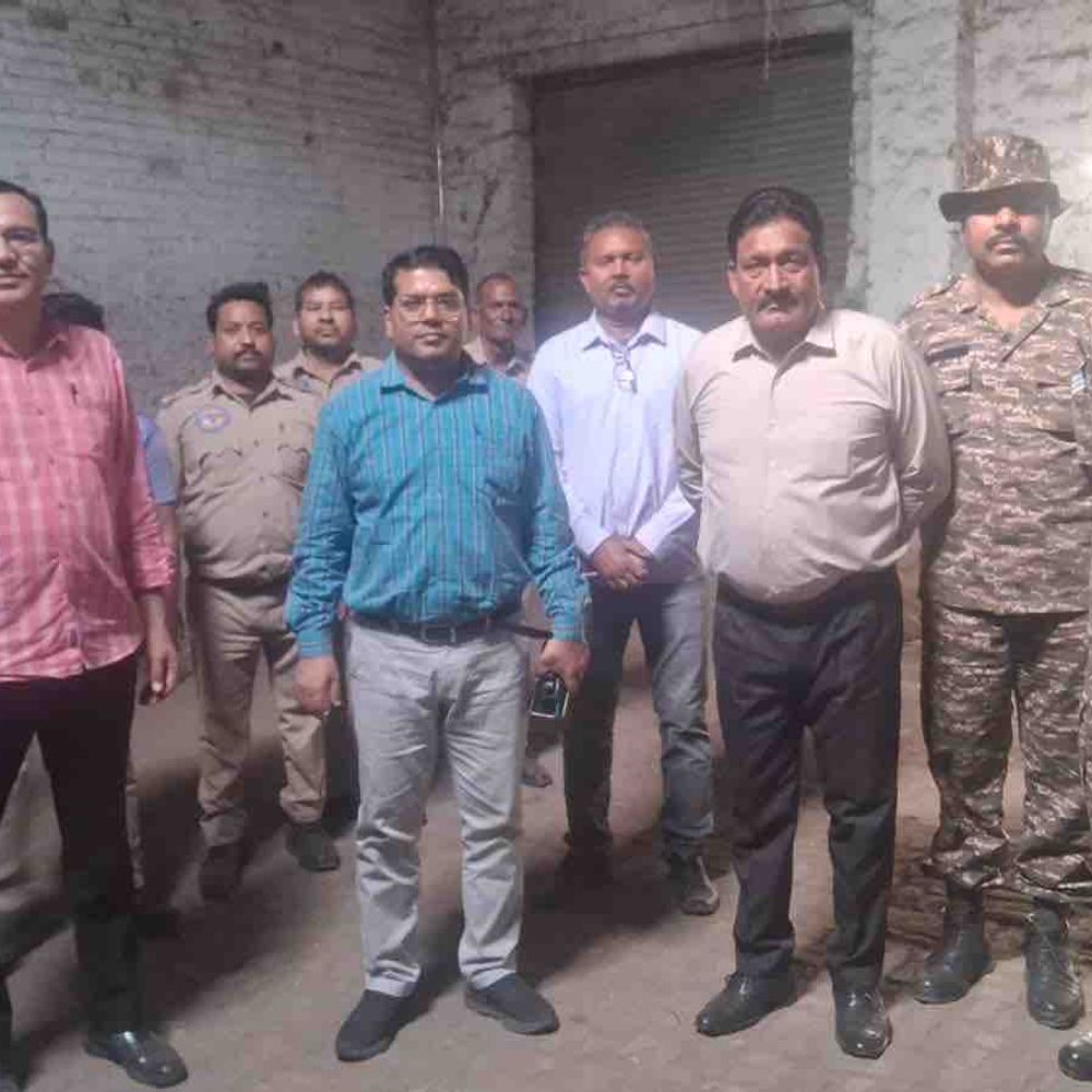 गाजियाबाद में 27 क्विंटल प्रतिबंधित पॉलिथीन जब्त:साहिबाबाद गोदाम पर नगर निगम की कार्रवाई, 2 लाख जुर्माना