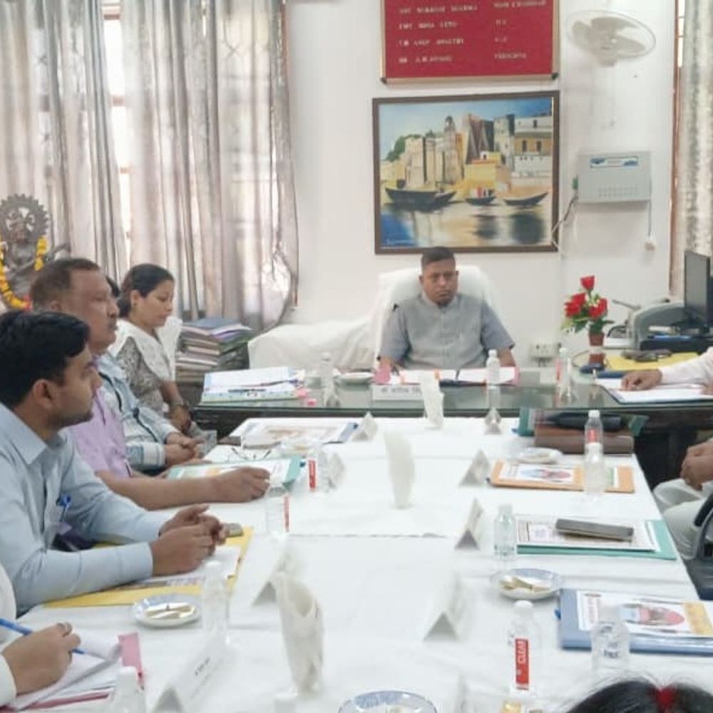 डीएम ने पीएम श्री केंद्रीय विद्यालय मे बैठक की:कानपुर देहात में आधुनिक शिक्षण, स्मार्ट क्लास से छात्रों की रुचि बढ़ेगी