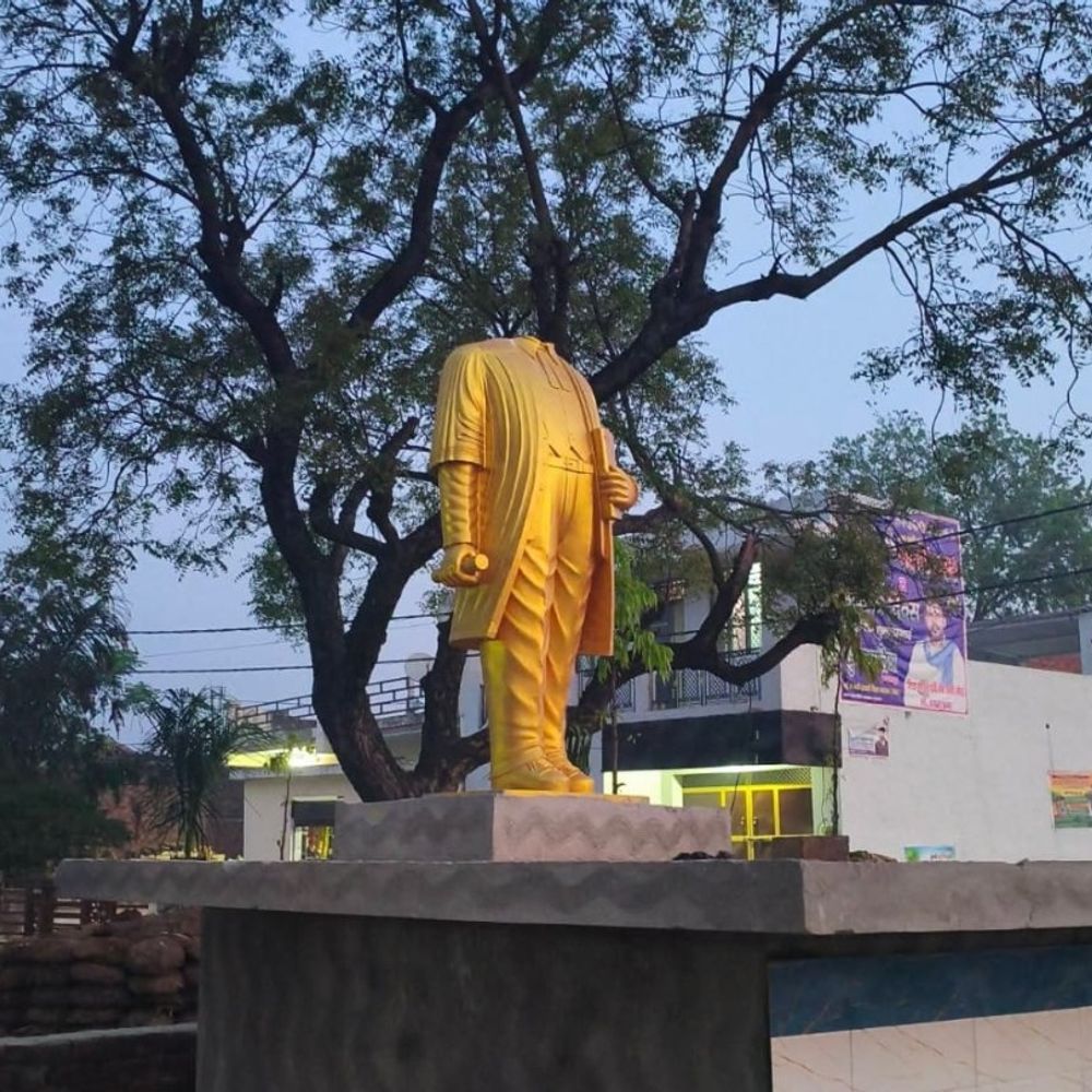 अनावरण से पहले आंबेडकर प्रतिमा क्षतिग्रस्त:मेरठ के भगवानपुर गांव में तनाव, पुलिस जांच में जुटी