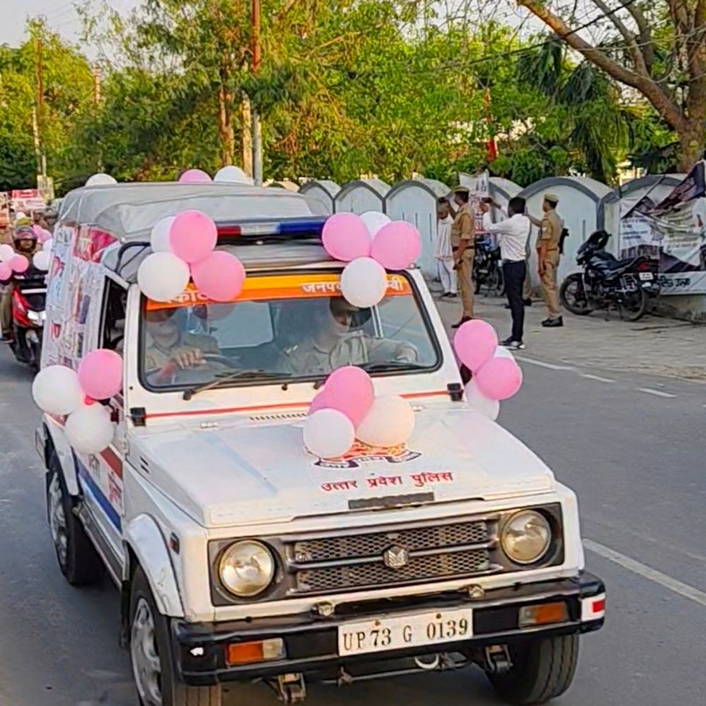 कौशांबी में महिला सुरक्षा जागरूकता के लिए स्कूटी रैली:एसपी ऑफिस से हुई शुरुआत, एएसपी ने दिखाई हरी झंडी