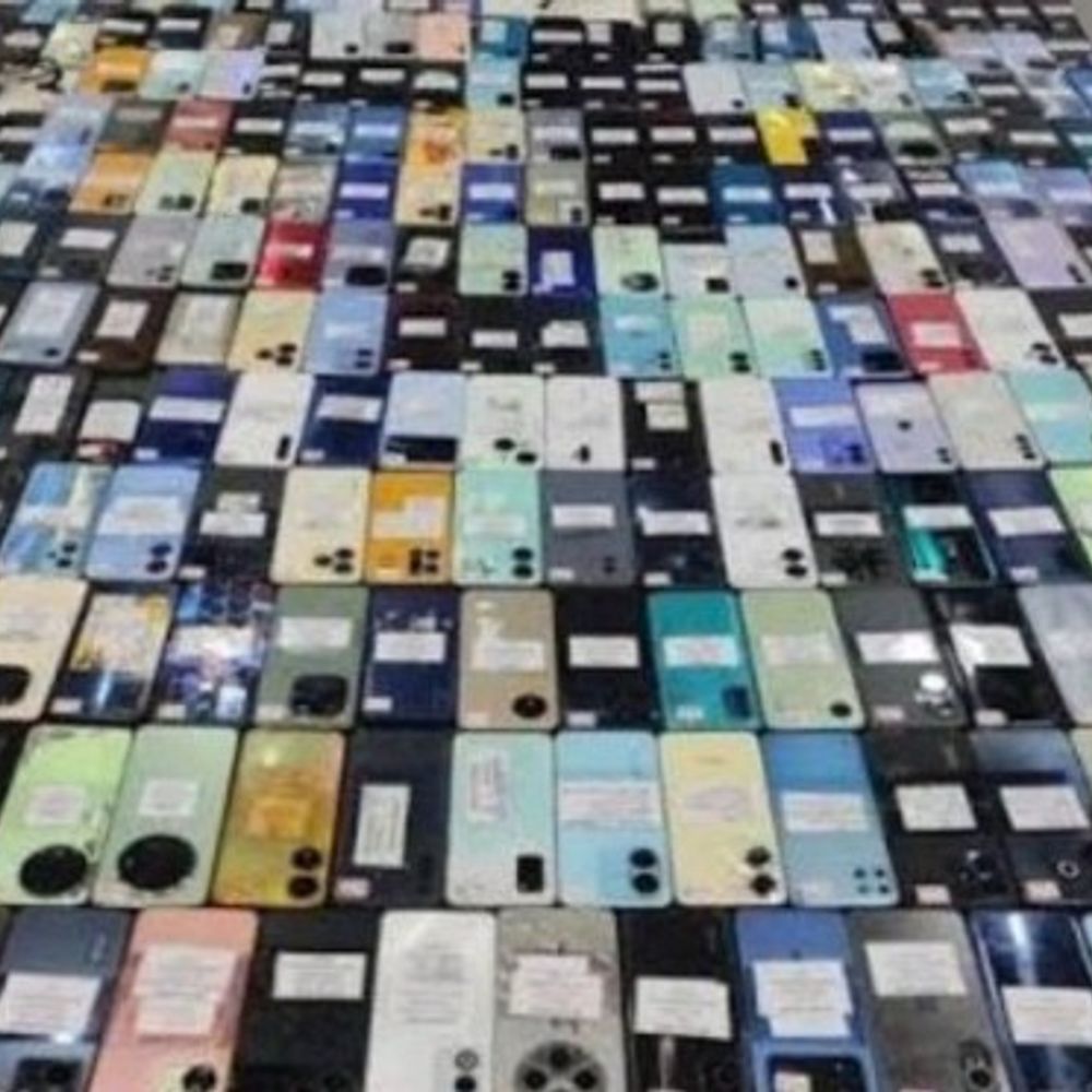 आगरा पुलिस ने लौटाए 304 खोए मोबाइल फोन:तीन महीने में पाई सफलता, 1.02 करोड़ थी कीमत