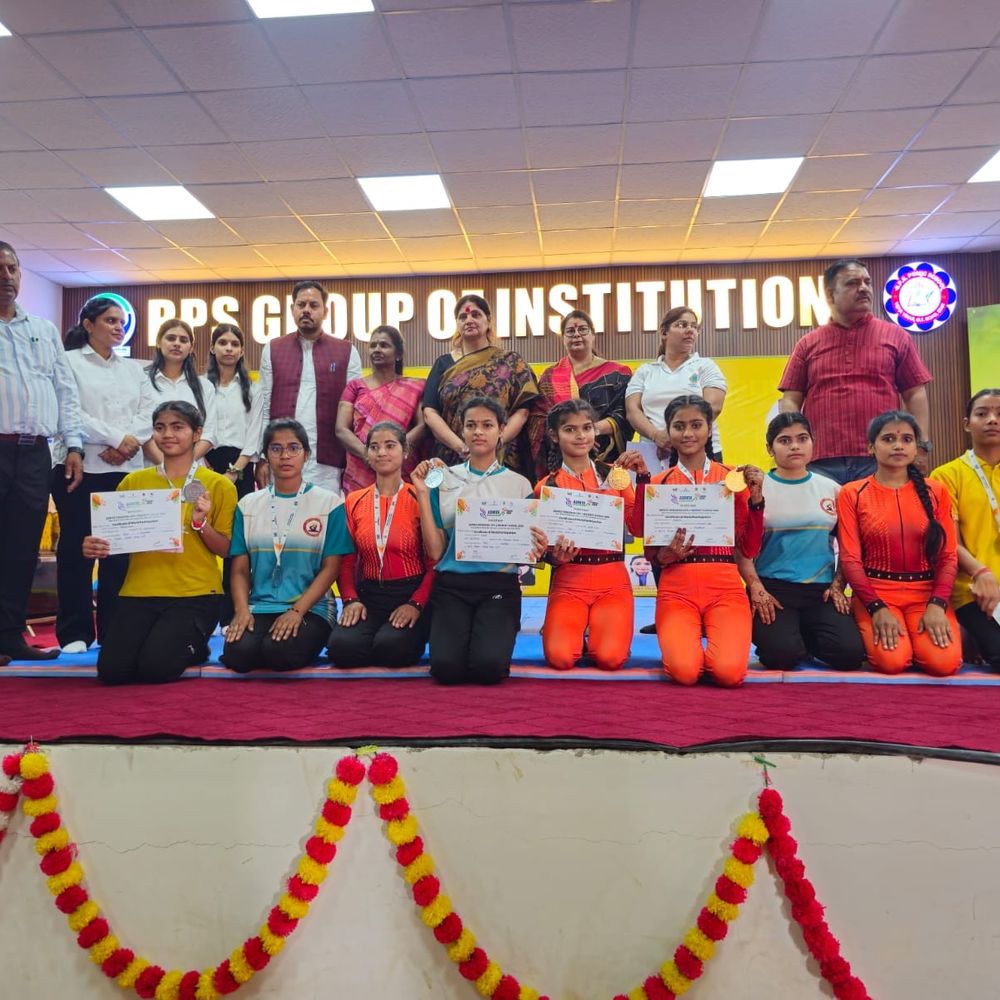 यूपी में अस्मिता खेलो इंडिया योगासन लीग:महिला आयोग अध्यक्ष और एसएसपी ने किया उद्घाटन, 100 से ज्यादा खिलाड़ी शामिल हुए