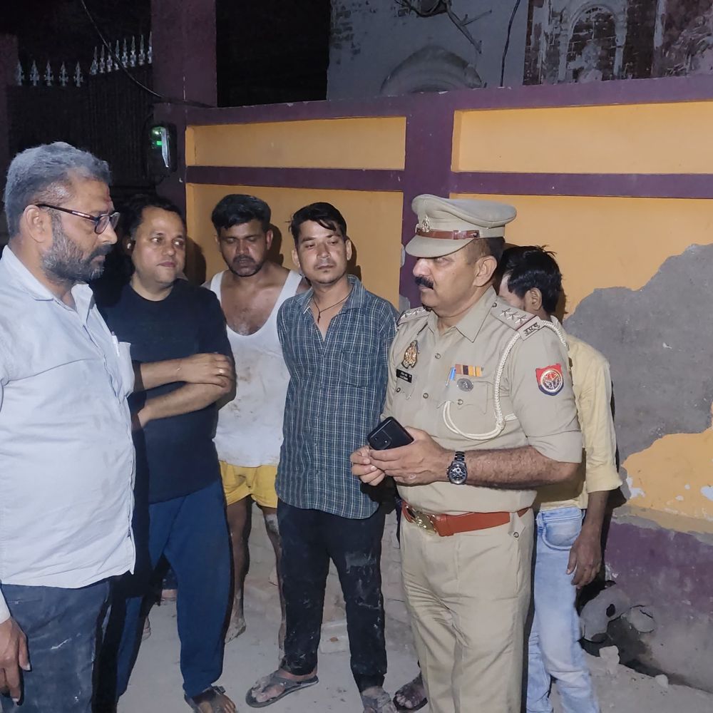 गैस चूल्हा खुला रह गया, जलाते ही भड़की आग:मैनपुरी में सूझबूझ से टला बड़ा हादसा, 1 घंटे बाद बुझी