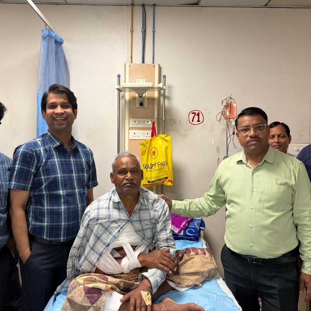 बुजुर्ग मरीज की जटिल कंधे की सर्जरी सफल:आयुष्मान योजना के तहत सैफई में आर्थ्रोस्कोपिक तकनीक से हुई सर्जरी