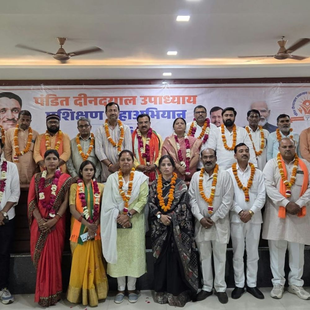 कानपुर देहात के माती कार्यालय में भाजपा पदाधिकारियों की बैठक:क्षेत्रीय अध्यक्ष ने संगठन को मजबूत करने का आह्वान किया