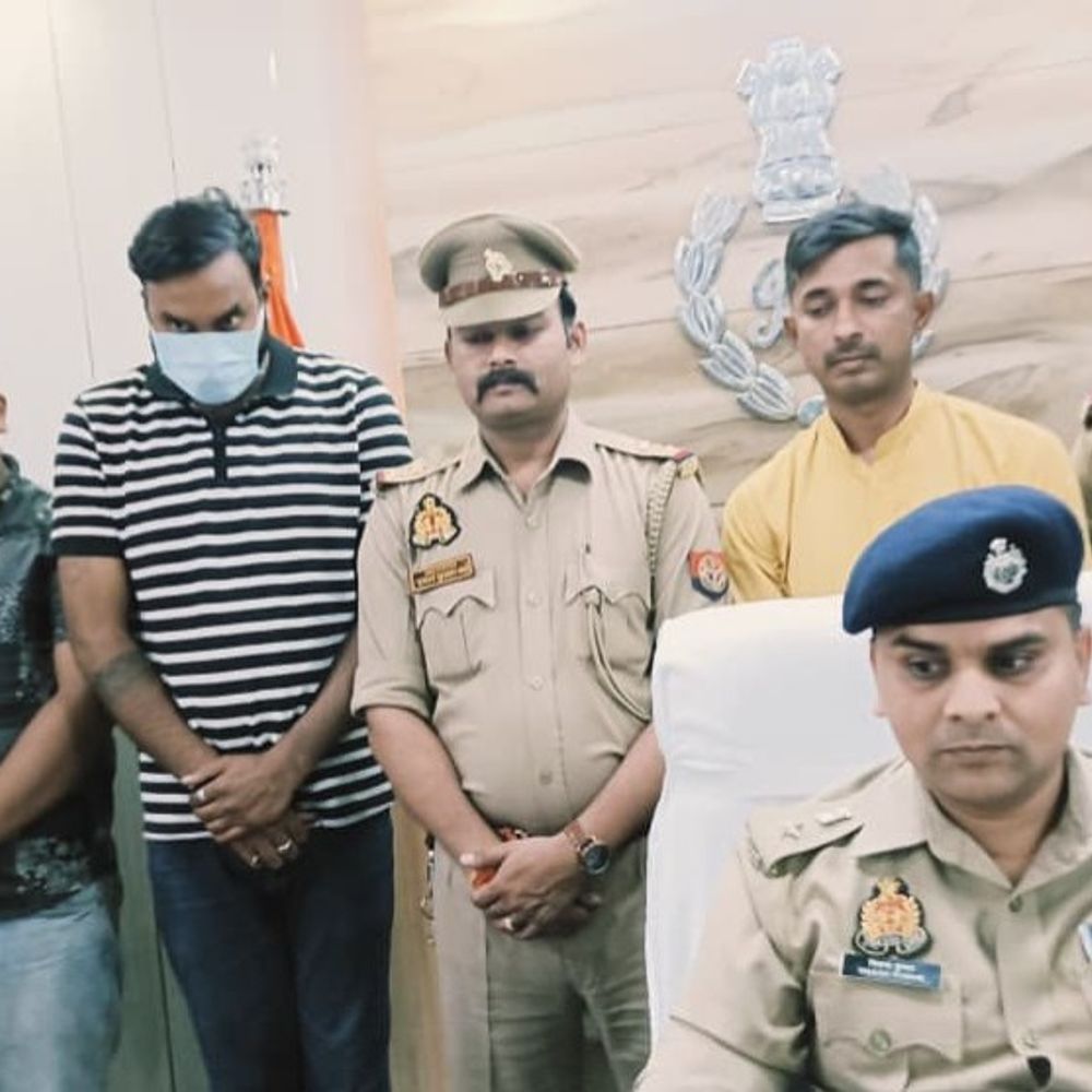 बलरामपुर में चांदी ठगी गिरोह के 3 आरोपी गिरफ्तार:11 लाख की पायल और नकदी बरामद, फर्जी शुद्धता प्रमाण पत्र भेजकर करते थे धोखा