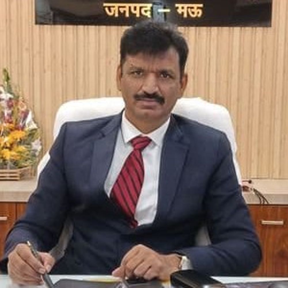 जिलाधिकारी ने लंबित राजस्व वादों की समीक्षा की:समय पर रिपोर्ट न देने पर लेखपाल-कानूनगो पर होगी कार्रवाई