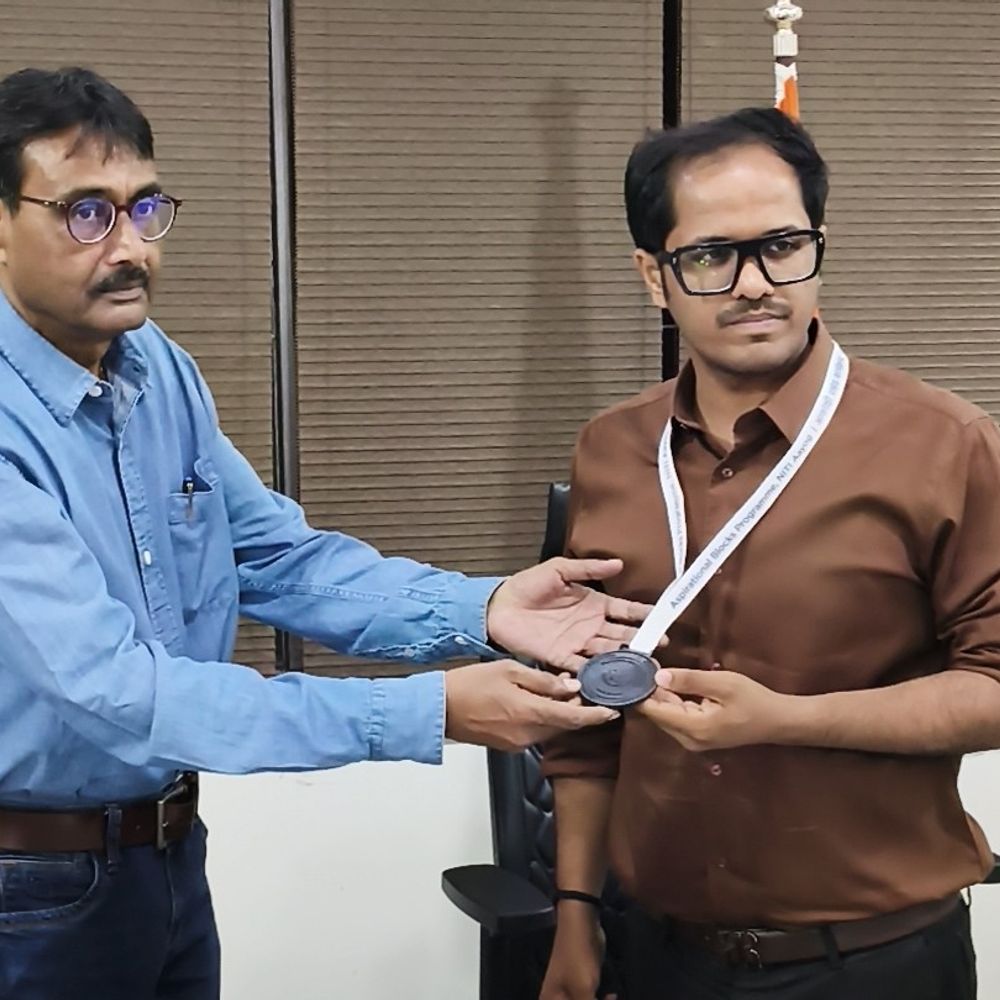 रामनगर ब्लॉक ने 4 संकेतकों में 100% सफलता पाई:सम्पूर्णता अभियान में उत्कृष्ट प्रदर्शन पर डीएम चित्रकूट सम्मानित