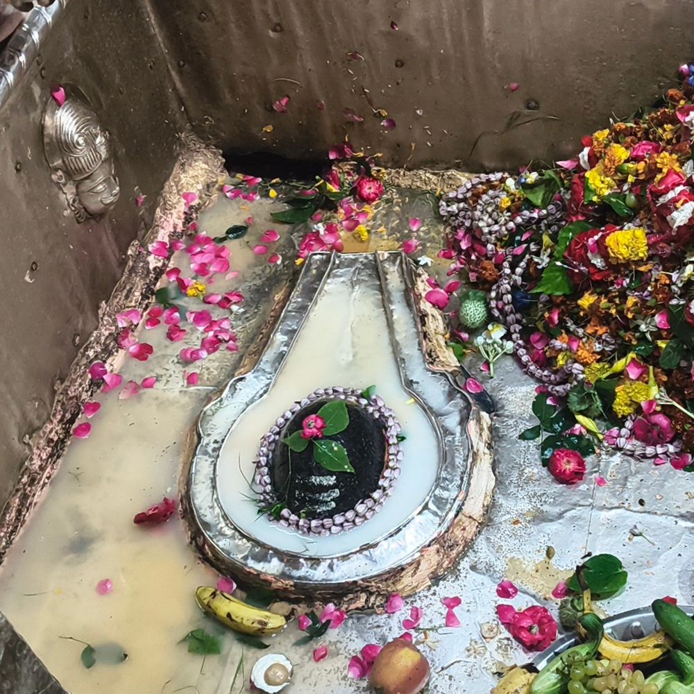 मिर्जापुर के बूढ़ेनाथ मंदिर का 90 साल बाद जीर्णोद्धार:निर्माण कार्य के दौरान भी जारी रहेगी जलाभिषेक व्यवस्था