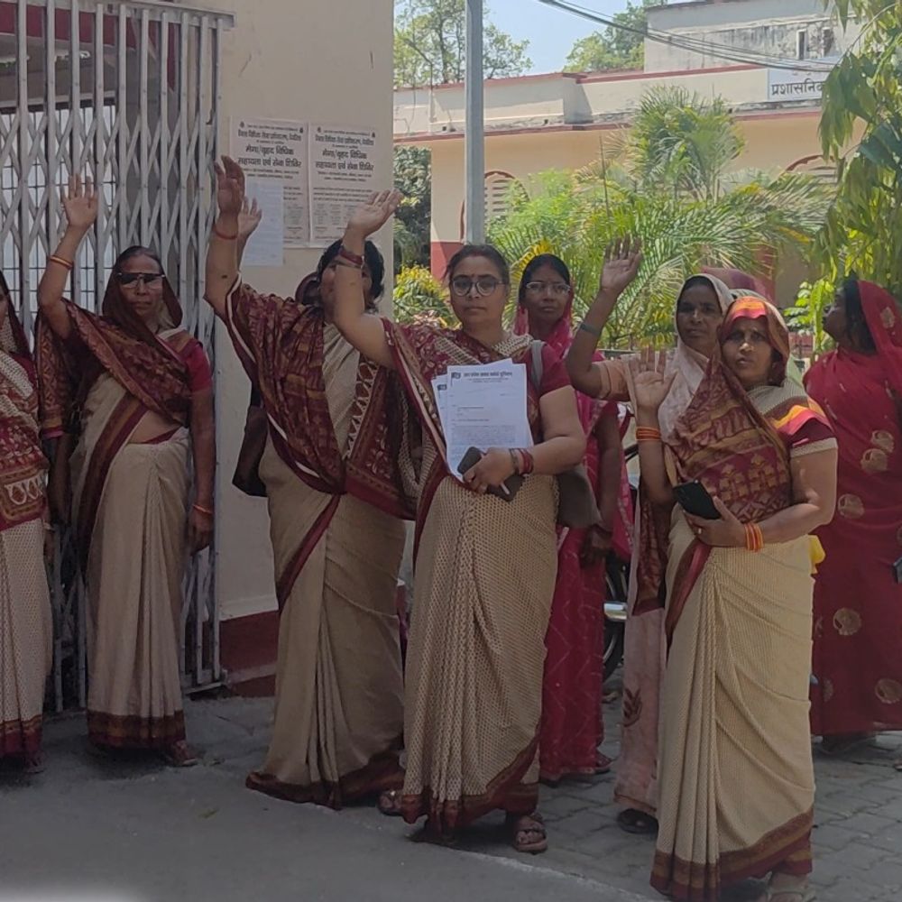 देवरिया में आशा वर्कर्स का प्रदर्शन:2019 से लंबित भुगतान पर नाराजगी, कहा- समस्याएं न सुलझीं तो आंदोलन होगा तेज