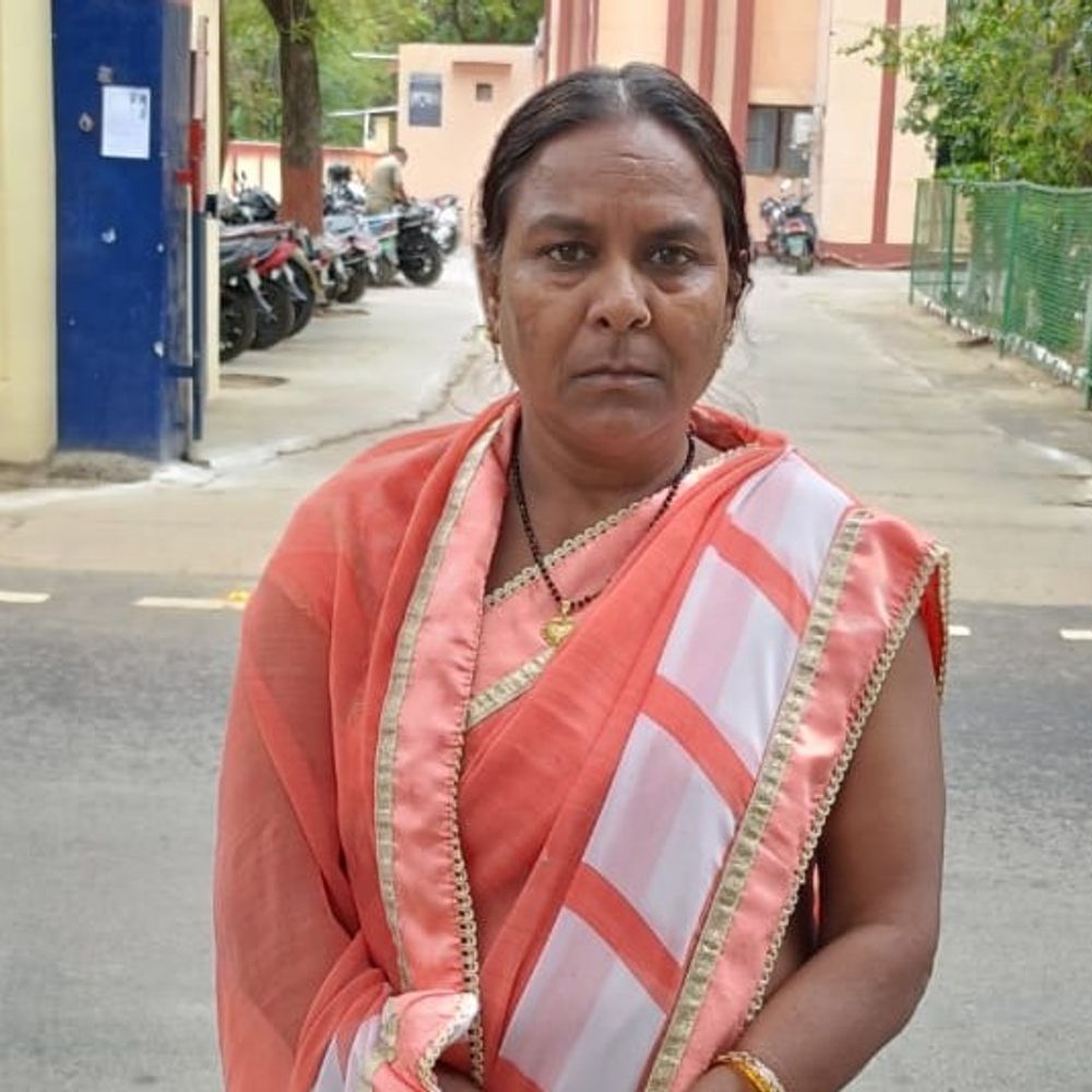 मां ने बेटे की हत्या का लगाया पति-देवर पर आरोप:फरार आरोपियों की गिरफ्तारी की मांग, विवेचना से असंतुष्ट, SSP से दूसरे थाने में जांच की मांग