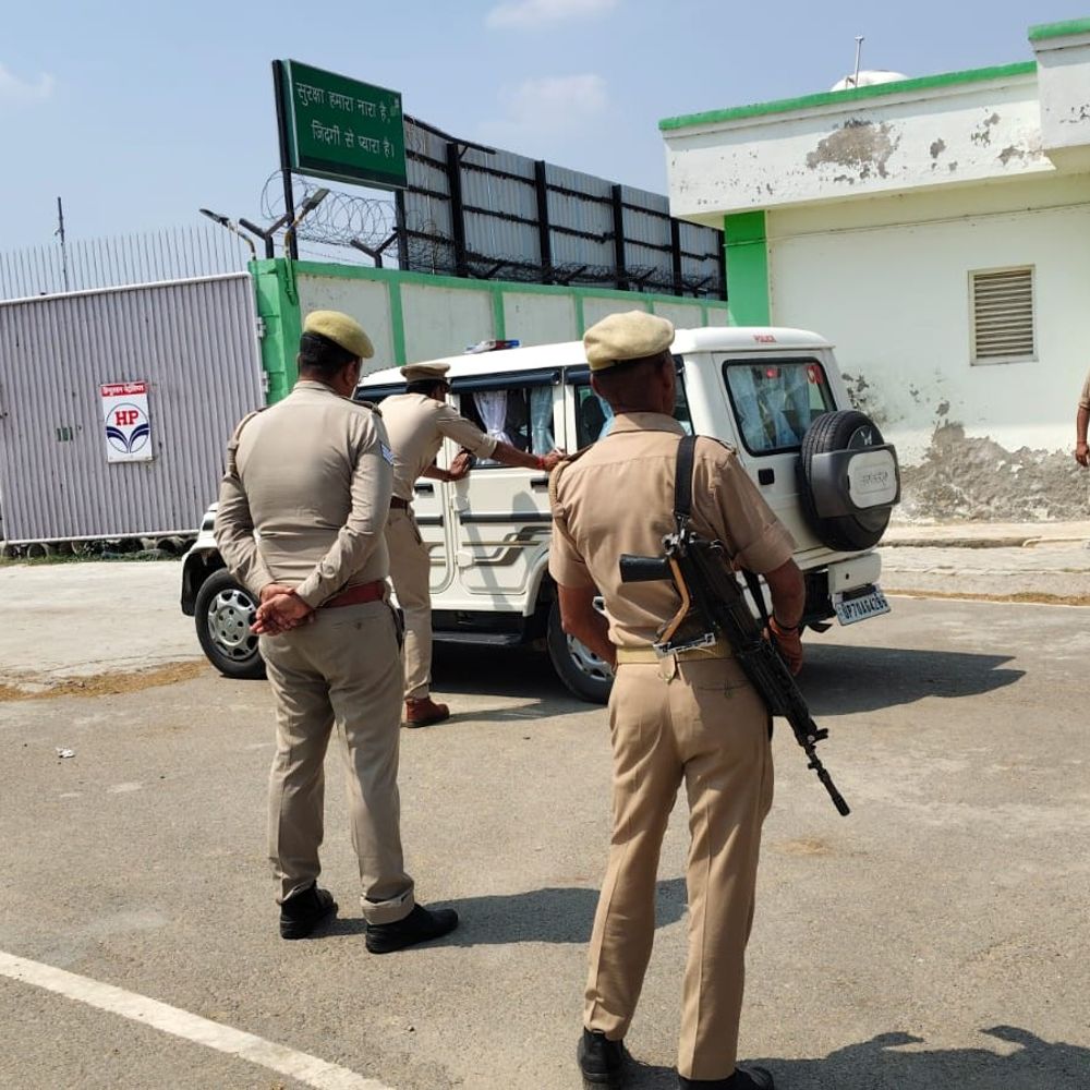 HPCL प्लांट कांड, मुंबई से टीम बदायूं पहुंची:संचालन और सुरक्षा व्यवस्था पर डीएम-एसएसपी से की चर्चा