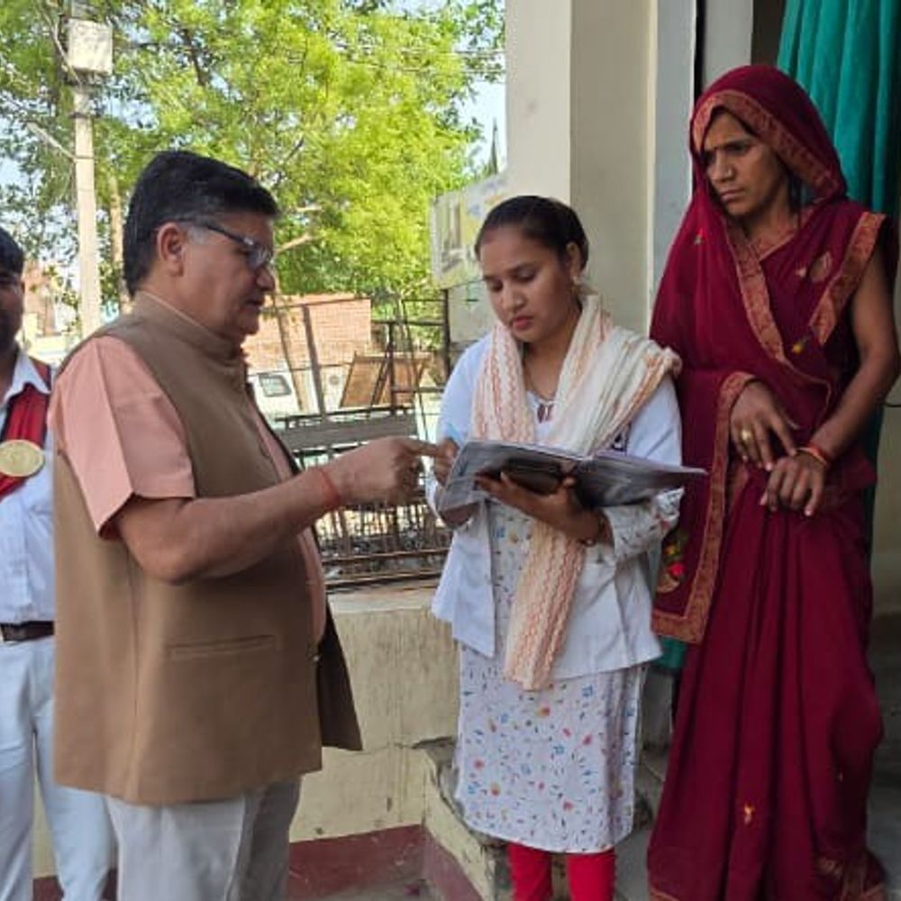 सीएमओ ने आयुष्मान आरोग्य मंदिर का निरीक्षण किया:लापरवाही मिलने पर 7 दिन का वेतन रोका, दिए जरूरी निर्देश