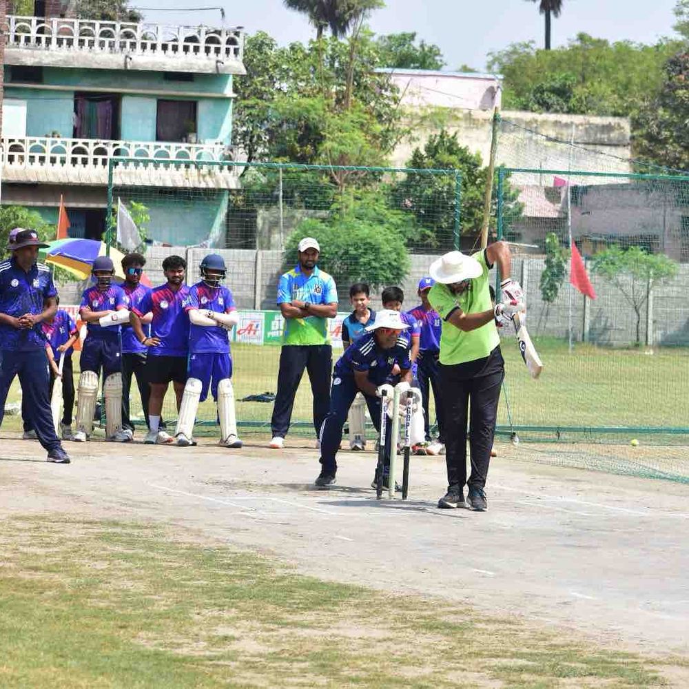 गोरखपुर में जुटे क्रिकेट के बड़े खिलाड़ी:युवाओं को मिला आगे बढ़ने का मौका, खिलाड़ियों को बेहतर ट्रेनिंग देने की पहल