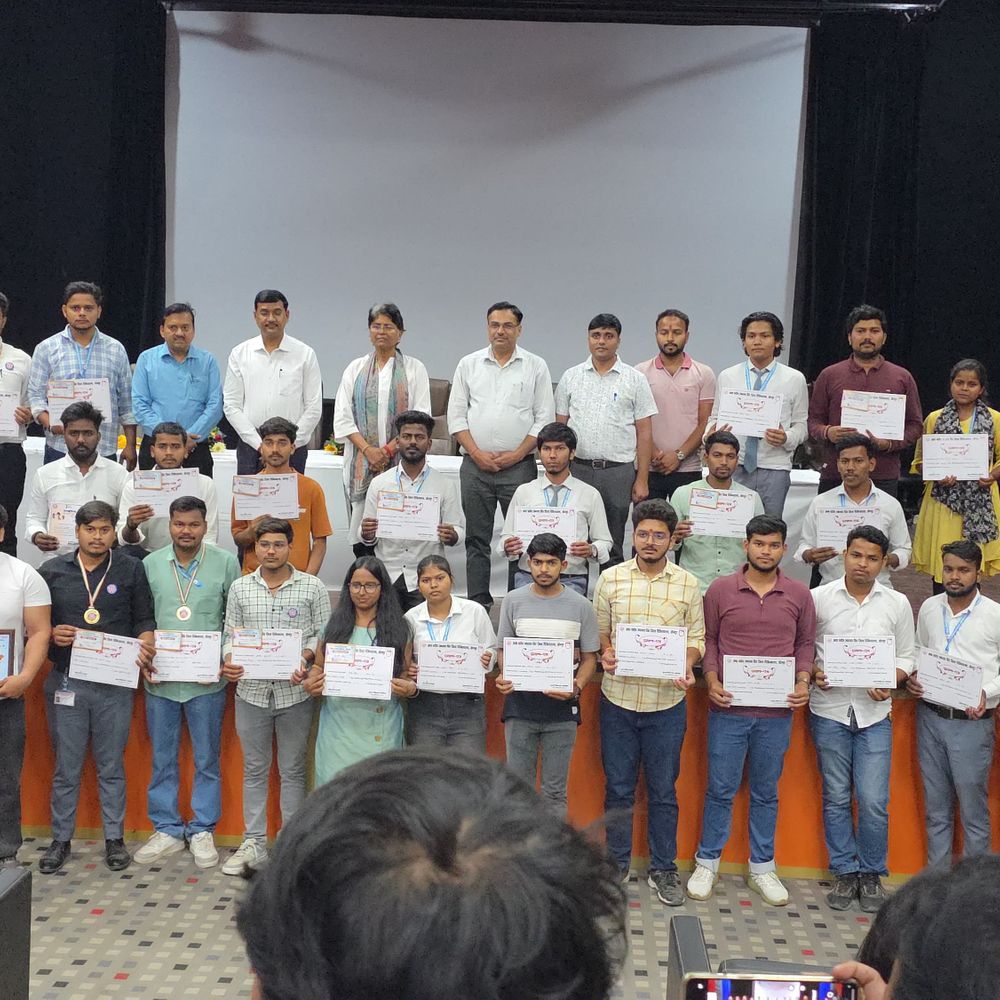 पूर्वांचल विश्वविद्यालय में राष्ट्रीय सेवा योजना शिविर संपन्न:समापन पर रक्तदान शिविर आयोजित, कुलपति बोलीं- युवा समझते हैं समाज के प्रति जिम्मेदारी