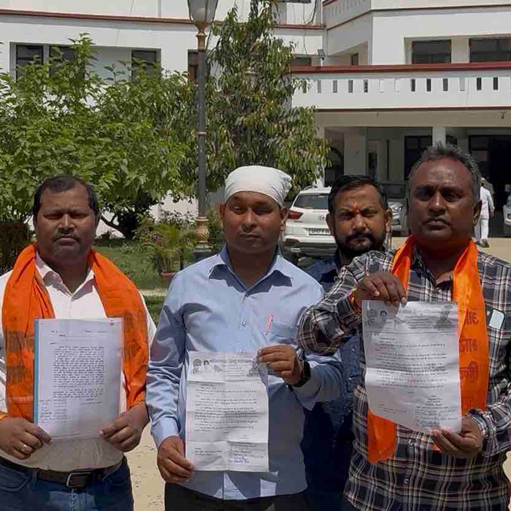 नवरात्रि में मांस-मदिरा दुकानों को बंद कराने की मांग:गोरखपुर में हिन्दू महासभा ने दिया ज्ञापन, बोले- खुले में बिक्री से लोगों को होती है असहजता