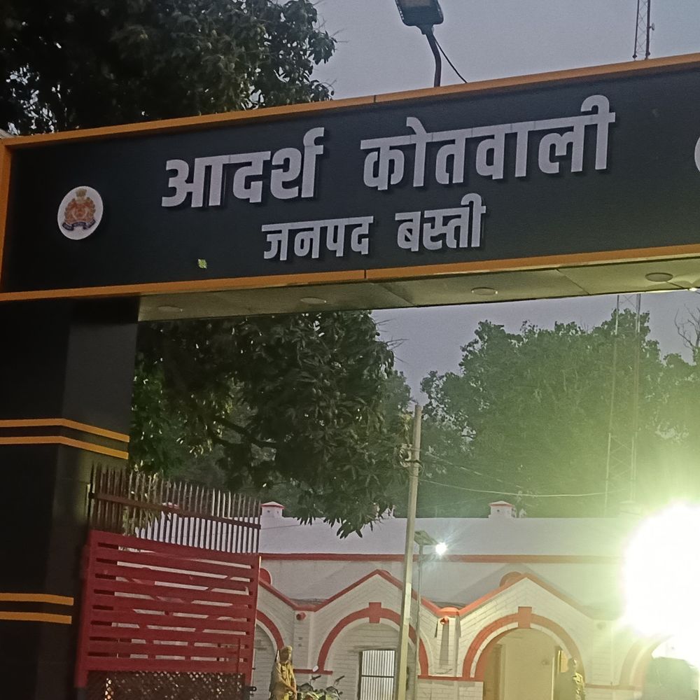 11वीं के छात्र पर चाकू से हमला, हालत गंभीर:बस्ती में जिला अस्पताल से लौटते समय मारने की कोशिश, मेडिकल कॉलेज रेफर