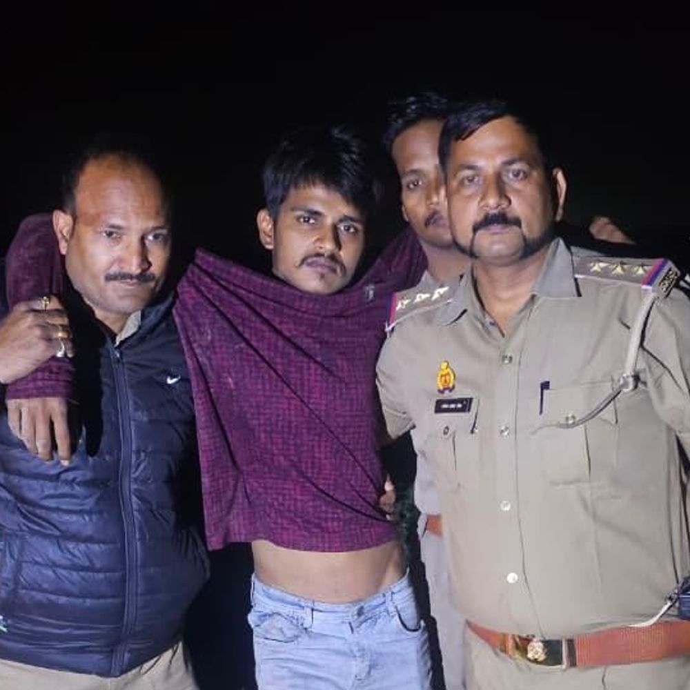 बलिया में दो इनामी बदमाशों का हाफ एनकाउंटर:25-25 हजार का इनाम था, पैर में लगी गोली एक अन्य भी गिरफ्तार