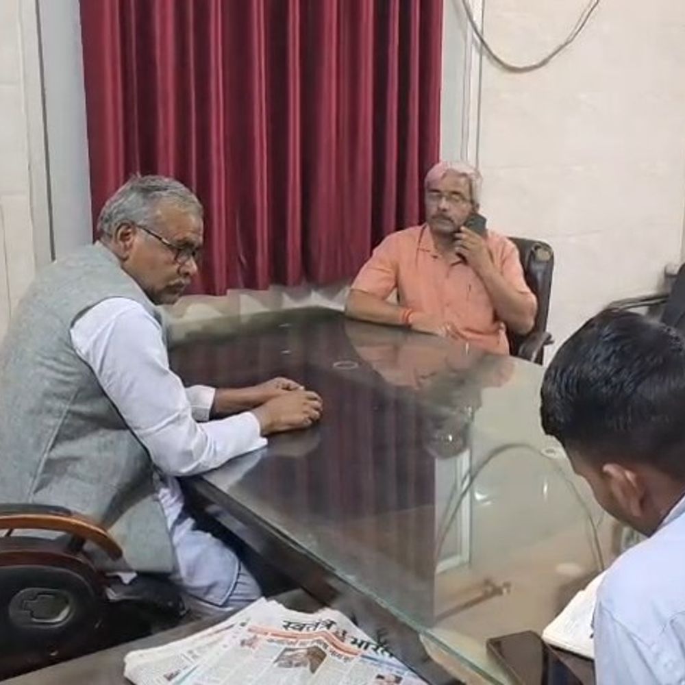 एससी-एसटी आयोग सदस्य ने गंगाघाट नगर पालिका का किया निरीक्षण:कहा- नगर की स्वच्छता व्यवस्था मजबूत होना अत्यंत आवश्यक है