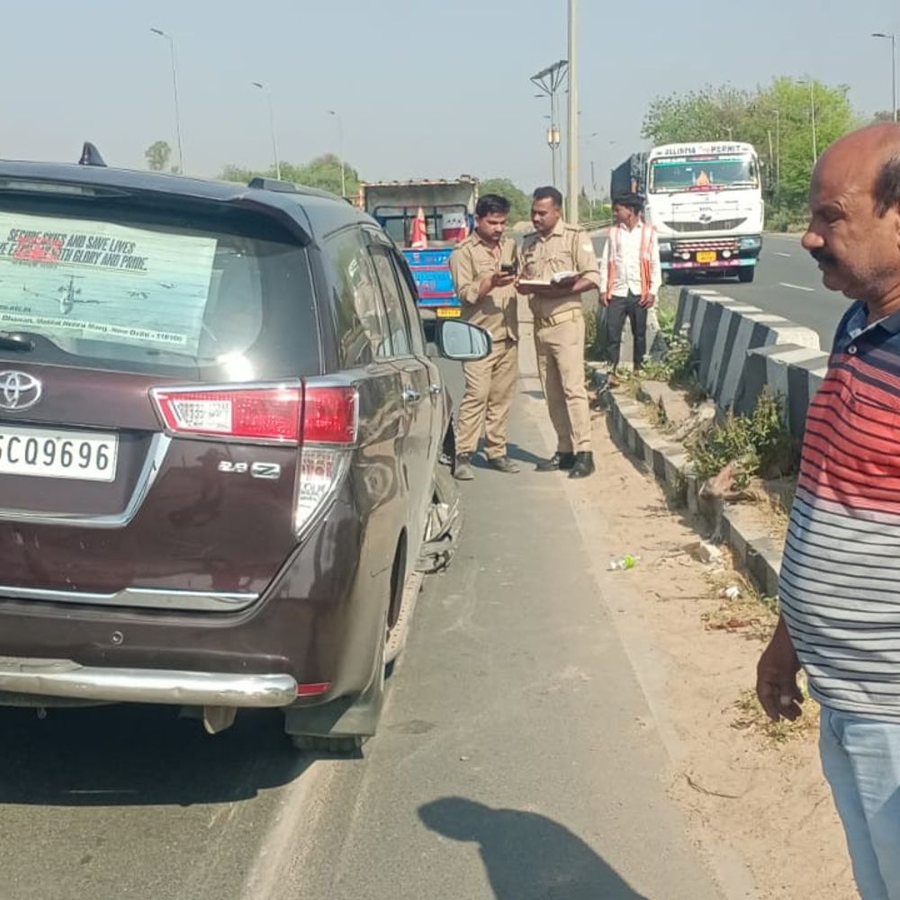 जनेतपुर हाईवे पर कार-डंपर भिड़ंत, दंपति समेत 5 घायल:औरैया में सड़क दुर्घटना, पांच लोग अस्पताल पहुंचे