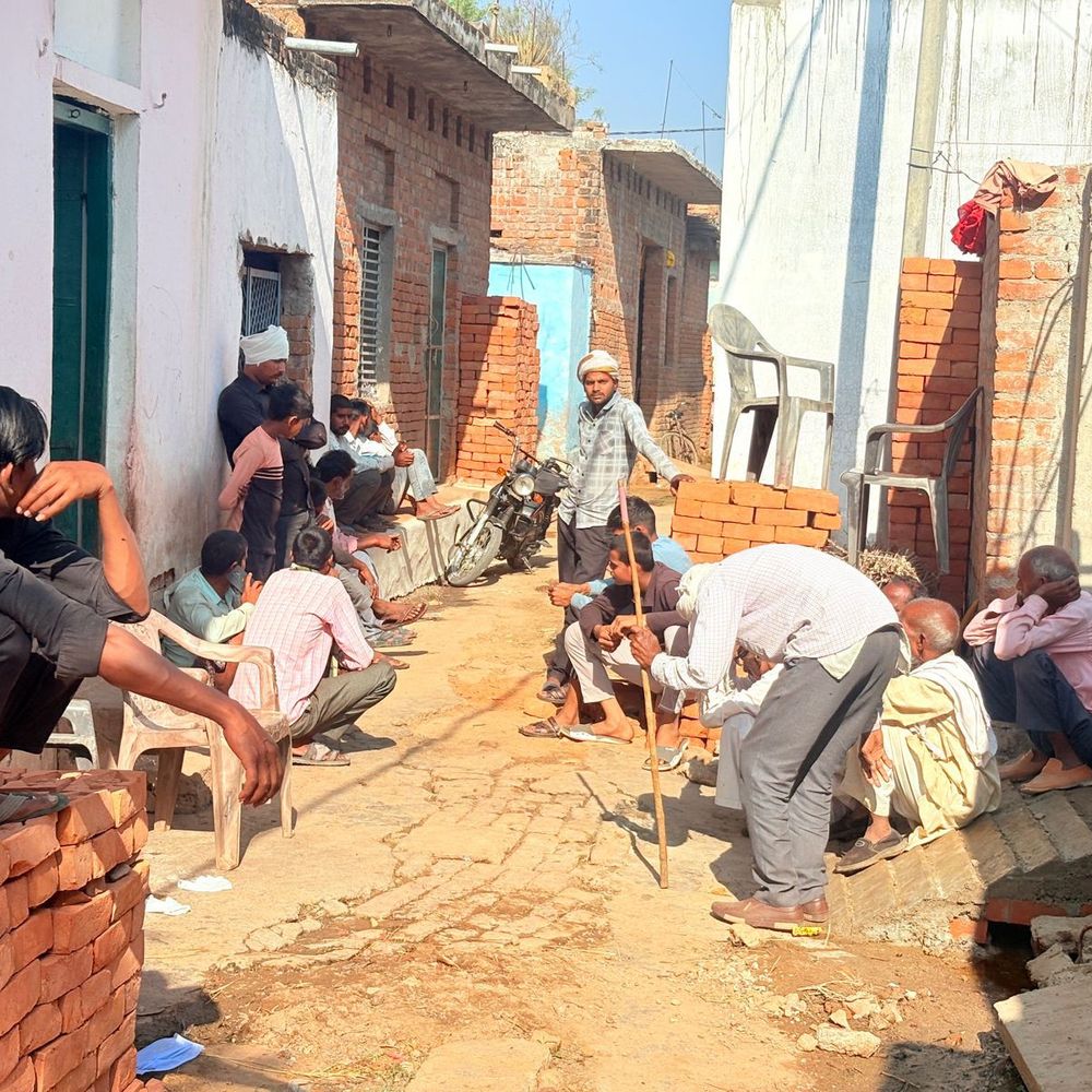 जालौन में युवती की संदिग्ध मौत, जहर खाने की आशंका:पोस्टमॉर्टम रिपोर्ट आने के बाद स्पष्ट होगा कारण, जांच में जुटी पुलिस