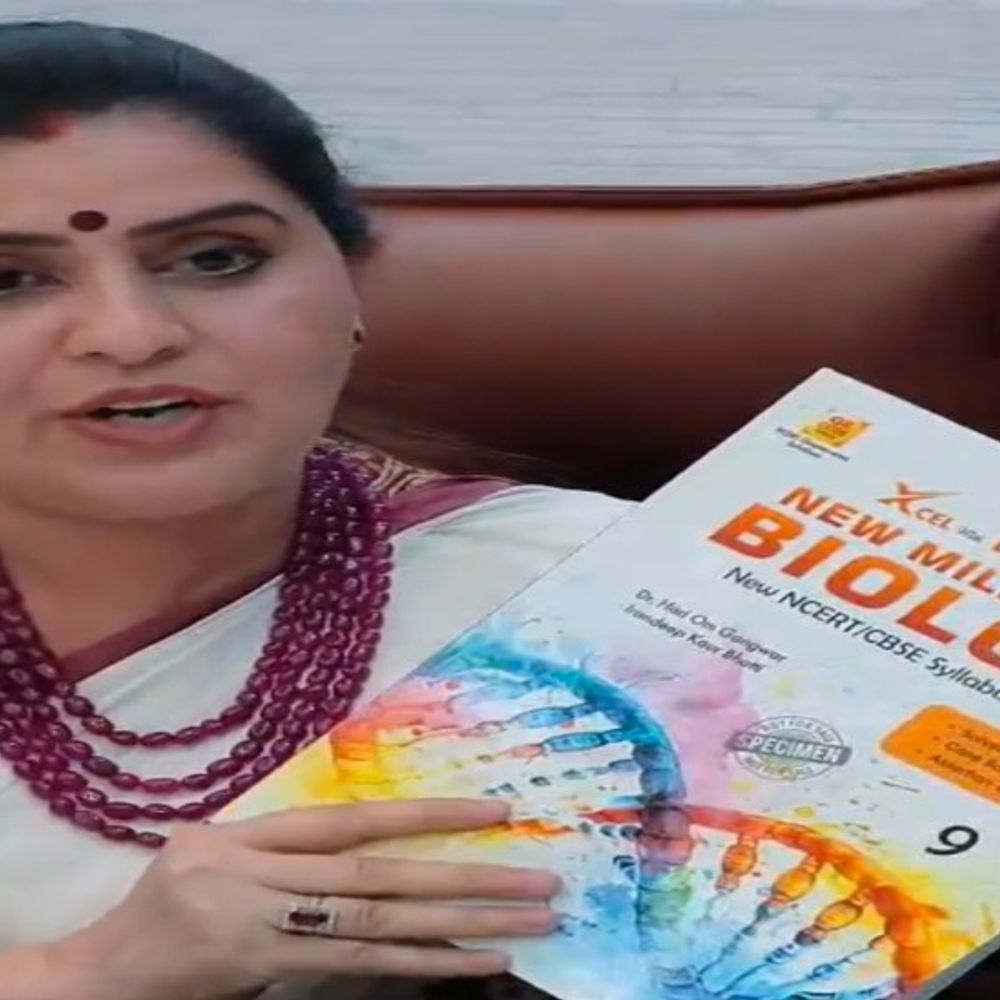 शाहजहांपुर में सीबीएसई नई किताबों की उपलब्धता पर असमंजस:निजी प्रकाशकों का दबदबा, प्रिंसिपल बोलीं- सरकार प्राइवेट पब्लिशर्स को प्रमोट कर रही