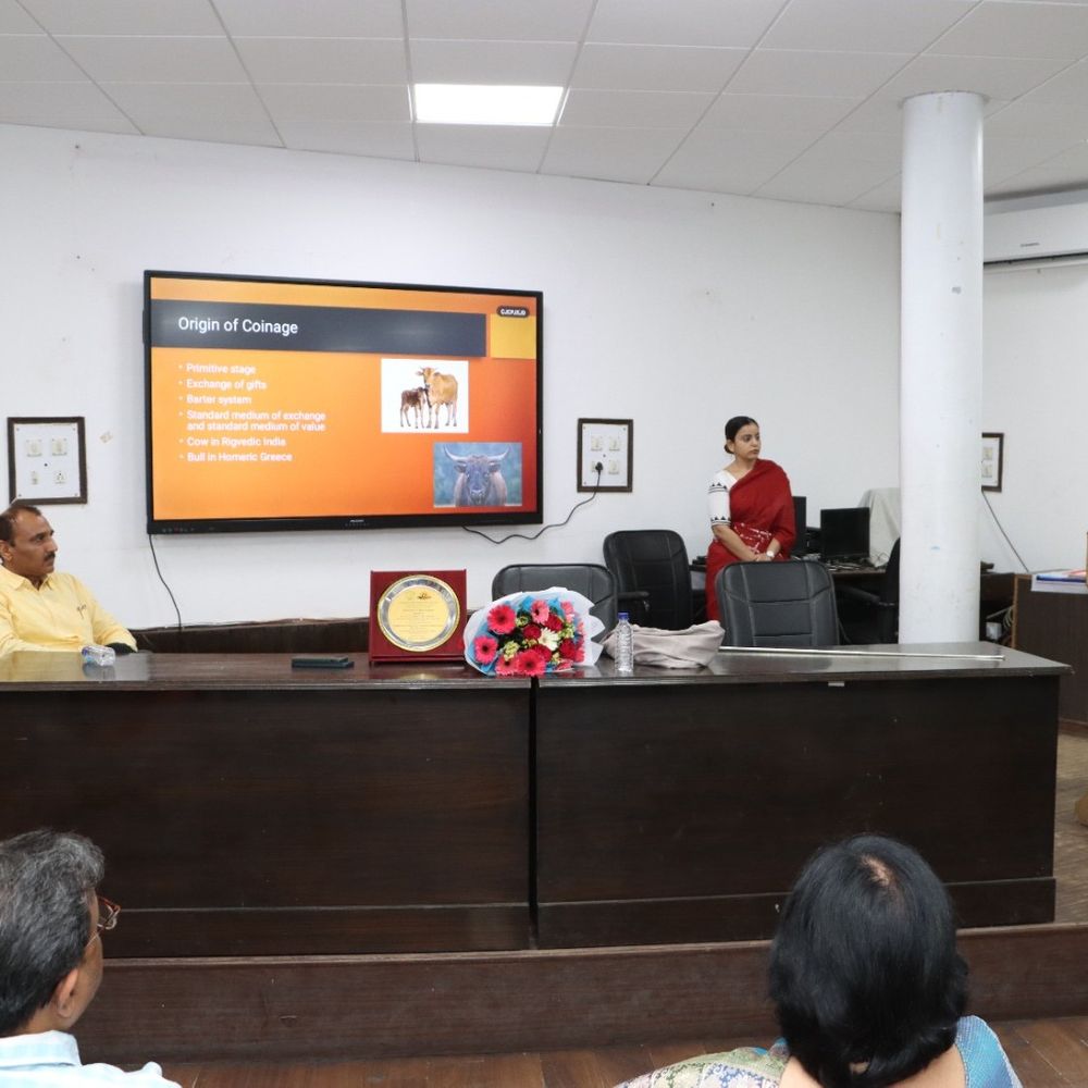 नेशनल पीजी कॉलेज में सिक्कों पर विशेष व्याख्यान:छात्रों को इतिहास समझने का नया नजरिया मिला
