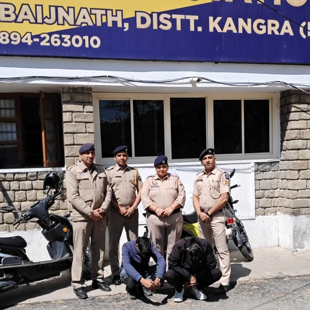 बैजनाथ में चरस समेत 2 तस्कर अरेस्ट:  बस में सवार होकर बेचने जा रहे थे, मनाली से चंबा जा रही, दंपती को भेजा जेल – Dharamshala News