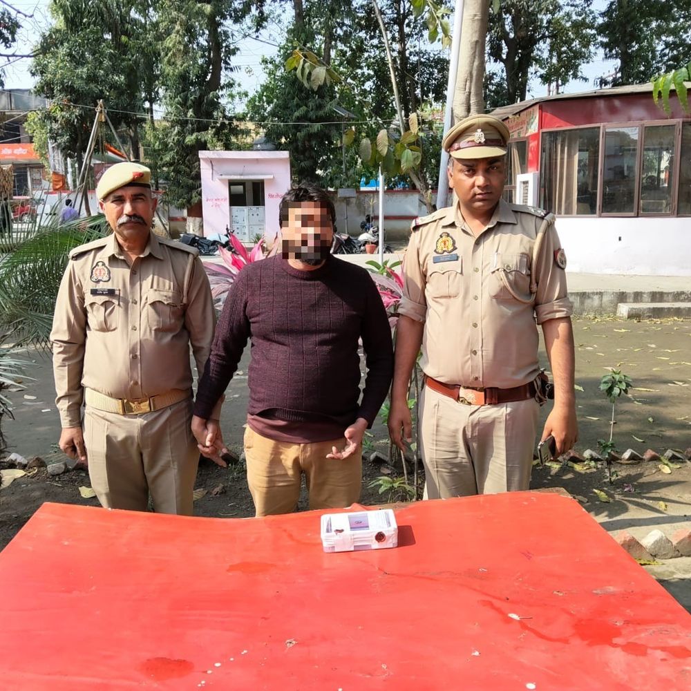 बिजनौर पुलिस ने स्नेचिंग के दो मामलों का खुलासा किया:एक आरोपी गिरफ्तार, छीना गया मोबाइल और बाइक बरामद