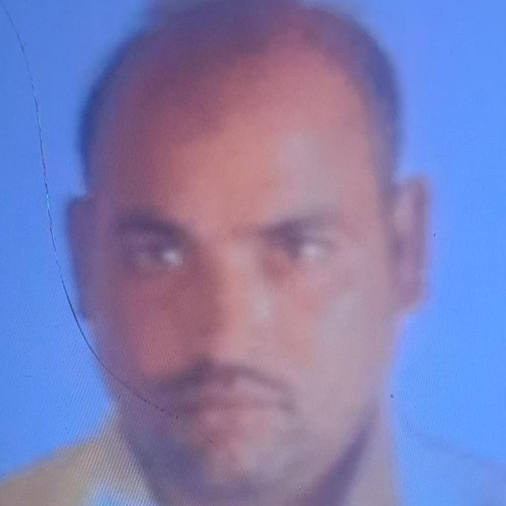 सीतापुर में पिकअप की टक्कर से युवक की मौत:पत्नी गंभीर रूप से घायल, एक साल का मासूम बचा; ड्राइवर फरार