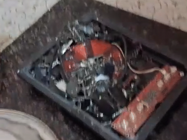 
                 गैस नहीं मिली; इंडक्शन में हो गया ब्लास्ट:3 साल की गारंटी वाला इंडक्शन 6 महीने में फूटा;नरसिंहपुर में खाना बना रही मां और दो बच्चे बचे 
            