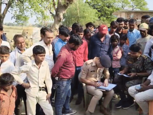 औरंगाबाद में हाइवा ने मजदूर को कुचला:साइकिल से ईंट भट्ठा पर काम करने जा रहा था, विरोध में एक घंटा तक रोड जाम