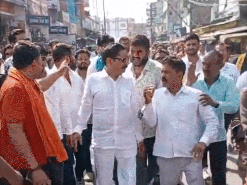 अनंत सिंह ने मोकामा में सूरजभान को दी चुनौती!:पूर्व सांसद के पेट्रोल पंप तक पैदल गए;100KM में 90 बार लैंड क्रूजर से उतरे बाहुबली