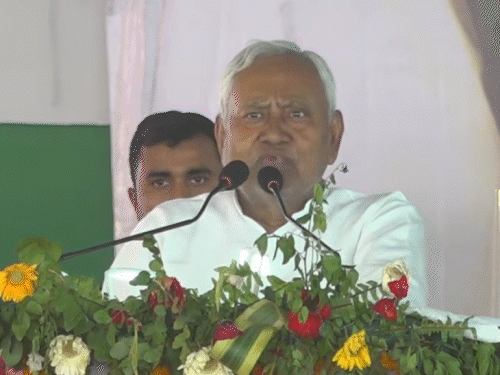 'अरे बीच में क्या कर रहे हो, सुनो चुपचाप':रोहतास में सभा के दौरान गुस्से में दिखे नीतीश, बोले- सुनोगे तभी ना जानोगे