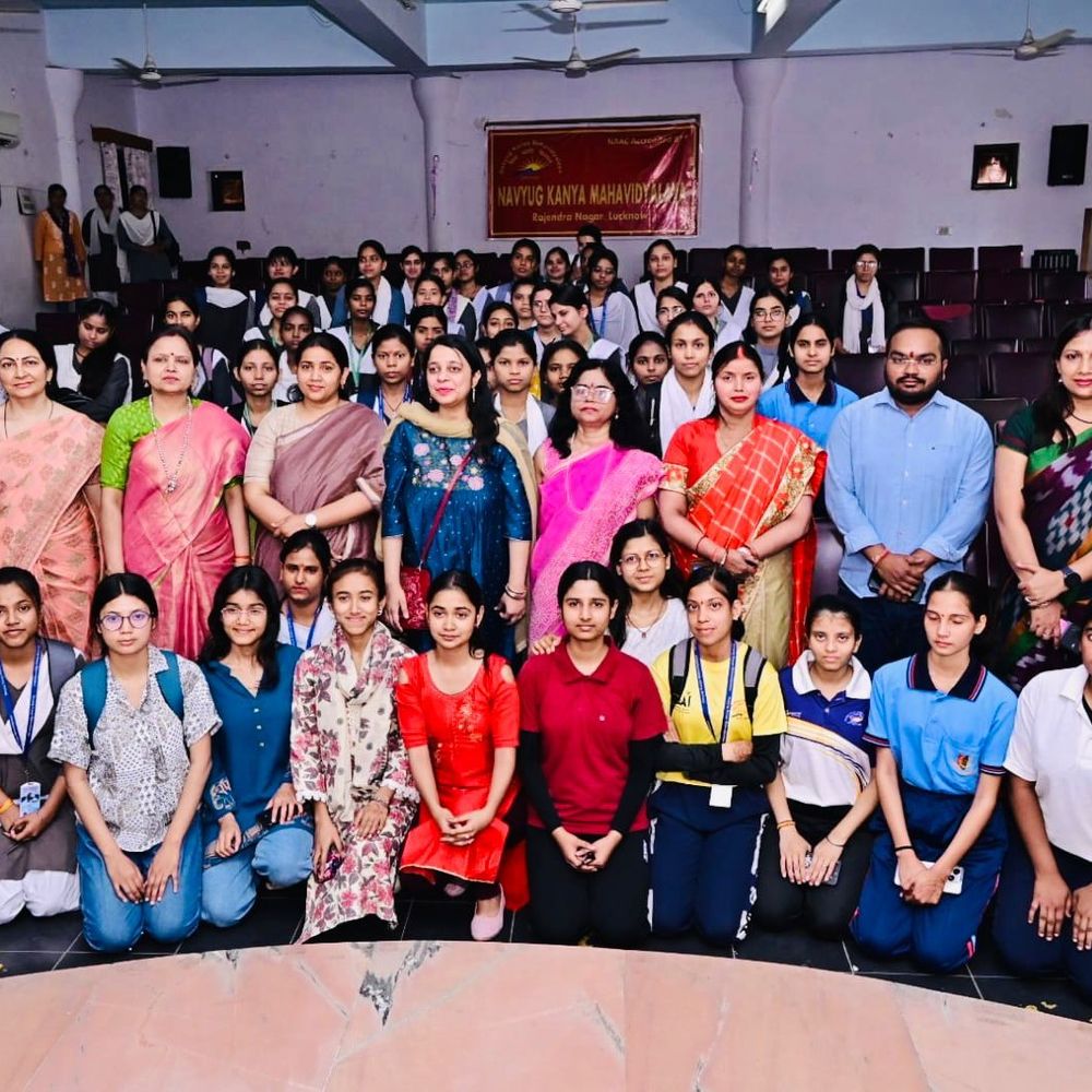 नवयुग कन्या महाविद्यालय में अंतरराष्ट्रीय खुशी दिवस समारोह:'हास्य के माध्यम से खुशी' विषय पर संगोष्ठी, कॉमेडी का आयोजन