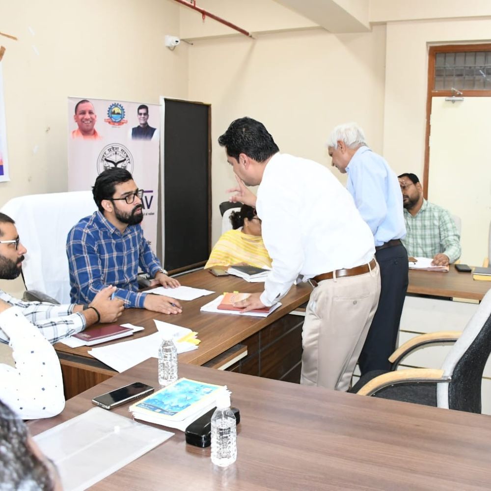 मथुरा नगर निगम में 'सम्भव दिवस' पर जनसुनवाई:स्ट्रीट लाइट, सफाई, अतिक्रमण की शिकायतें प्रमुख रहीं